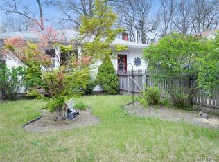 121 Clinton Ave, Mastic, NY 11950