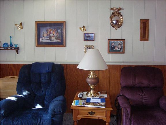 3rd image of 660 Montrose Ave
