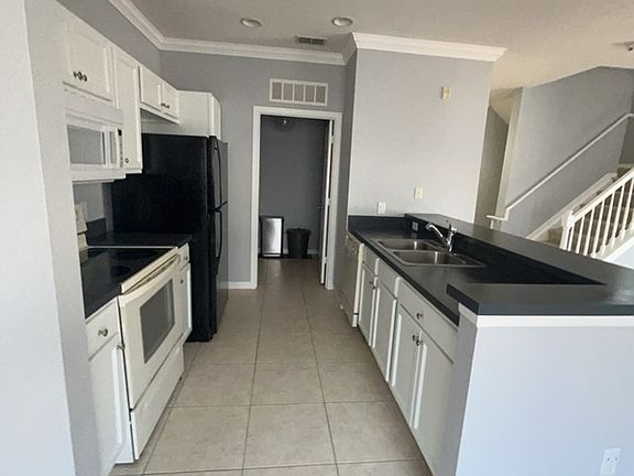 4th image of 2550 Grand Central Pkwy APT 11