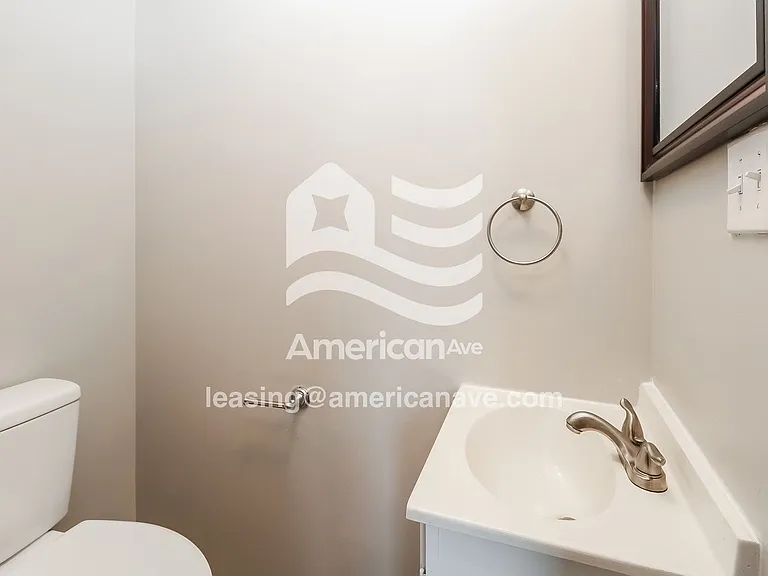 1588141_013_wm_-_bathroom_13309410.jpg