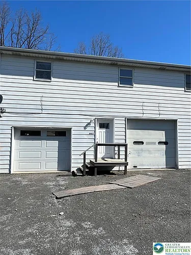 8467 Airport Rd E Photo 1