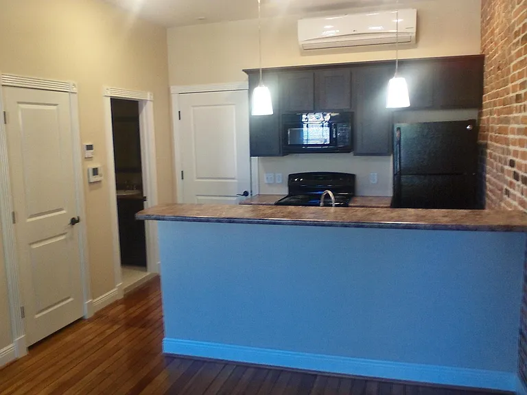 114 E University St #7 — Photo 10