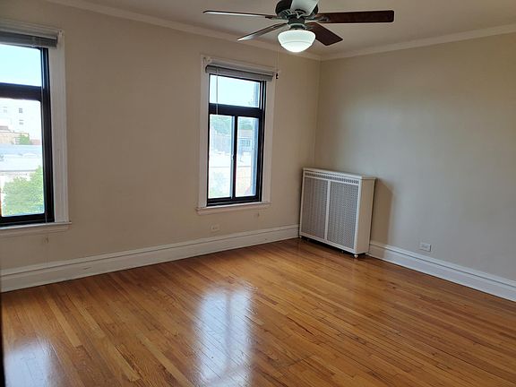 5th image of 2352 N Spaulding Ave #302