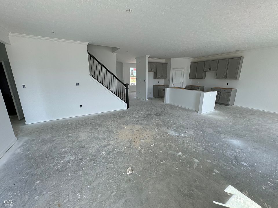 2nd image of 6913 Blackthorne Dr