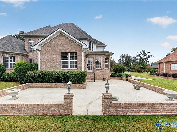 5th image of 213 Gaston Dr