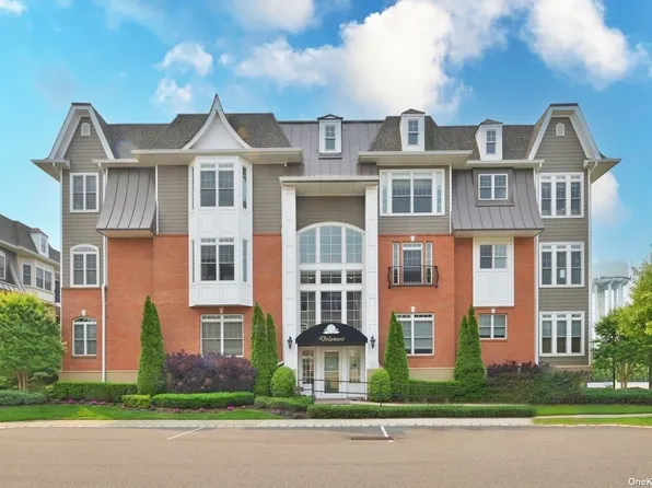 386 Roosevelt Way, Westbury, NY 11590