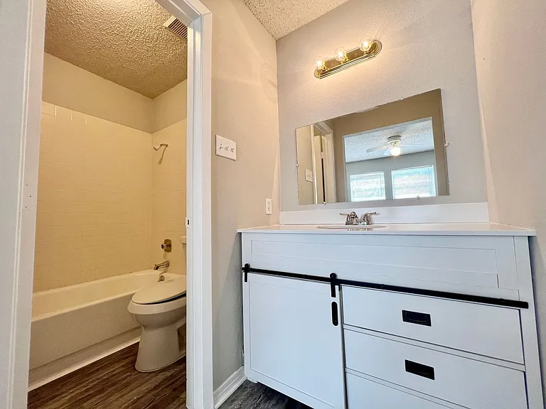 1211 Churing Dr — Photo 15