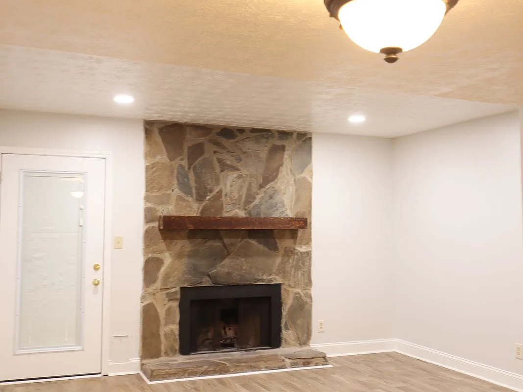 2 bed, 2.5 bath, 1054 sqft, $1,900 — Photo 2