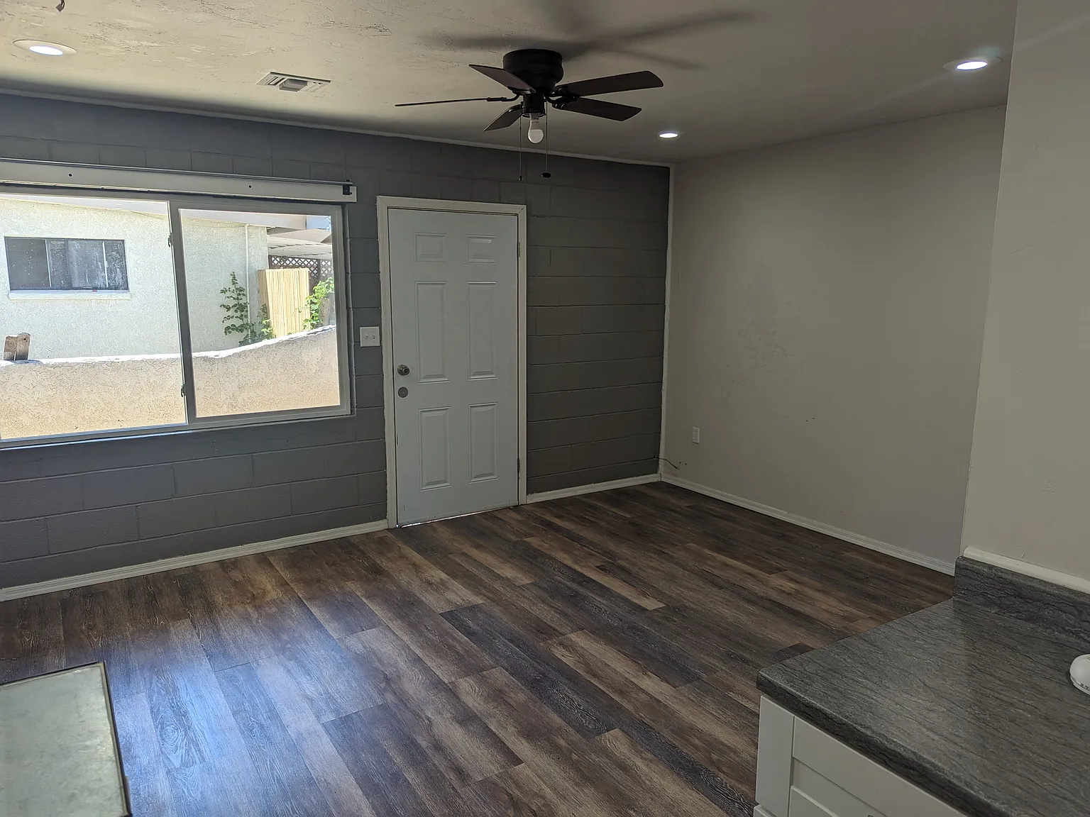 2 bed, 800 sqft, $900 — Photo 2