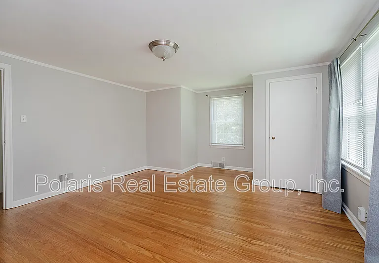 4702 Rookwood Ave — Photo 12