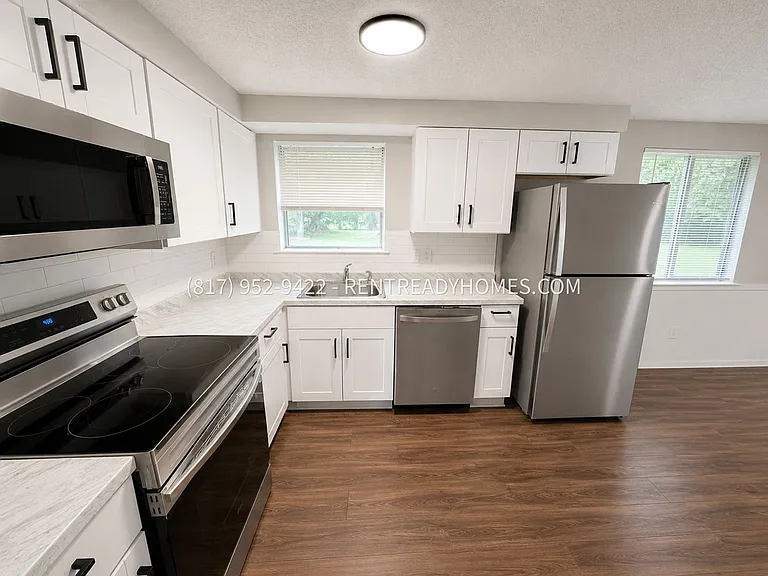 6052 Holiday Ln — Photo 2
