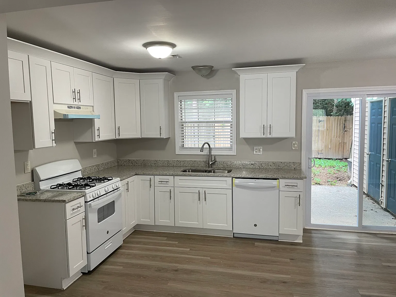 2 bed, 2.5 bath, 1160 sqft, $1,550 — Photo 4
