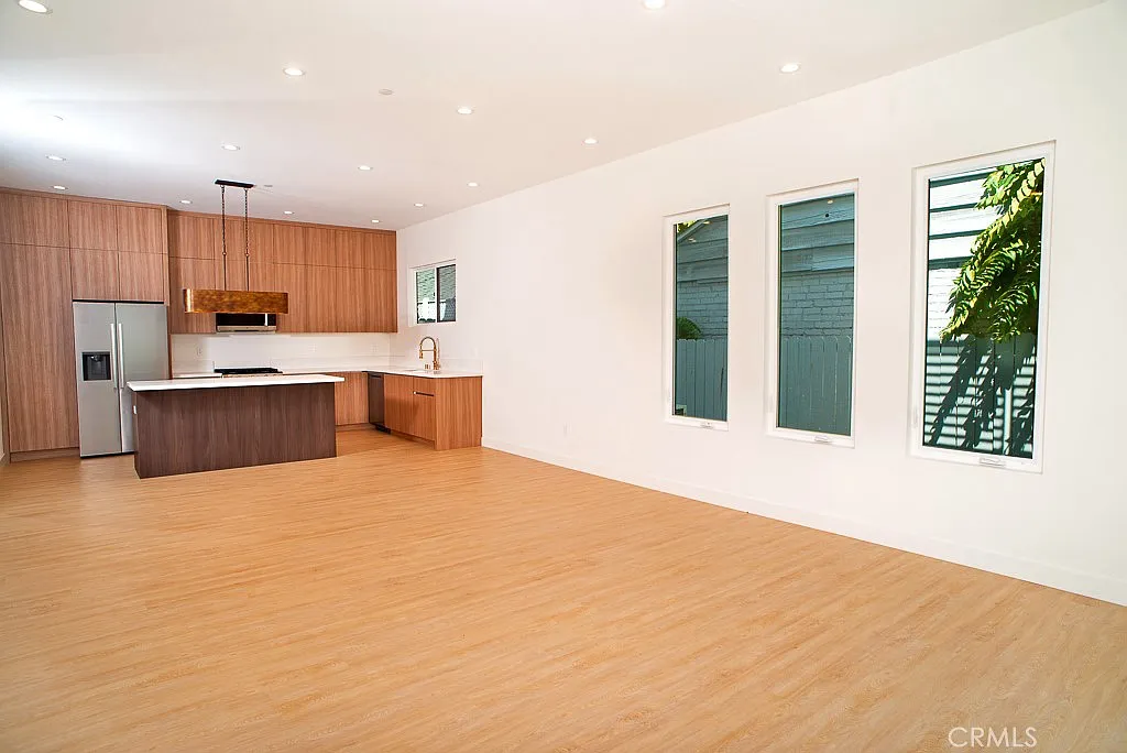 3 bed, 3.5 bath, 1580 sqft, $5,950 — Photo 1