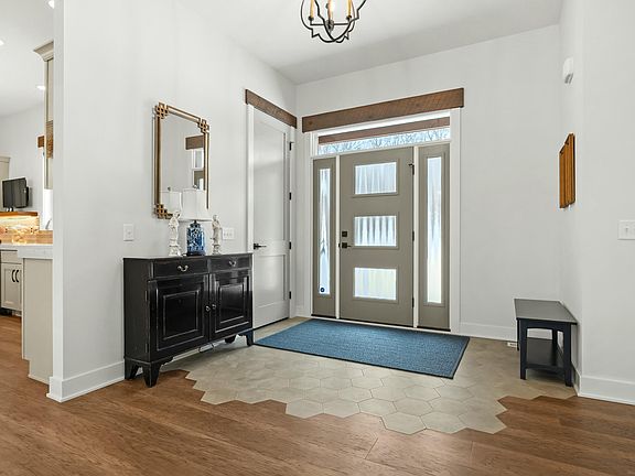 3rd image of 7161 Bentwood Trl