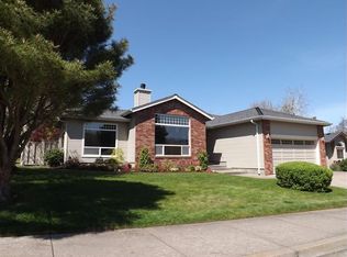 947 Cypress Point Loop, Ashland, OR 97520