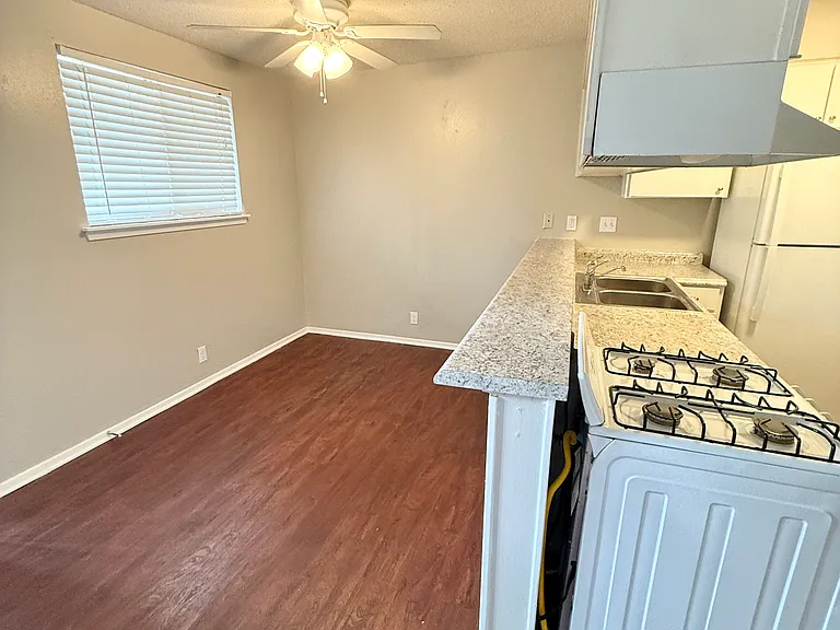 Dining/Kitchen
