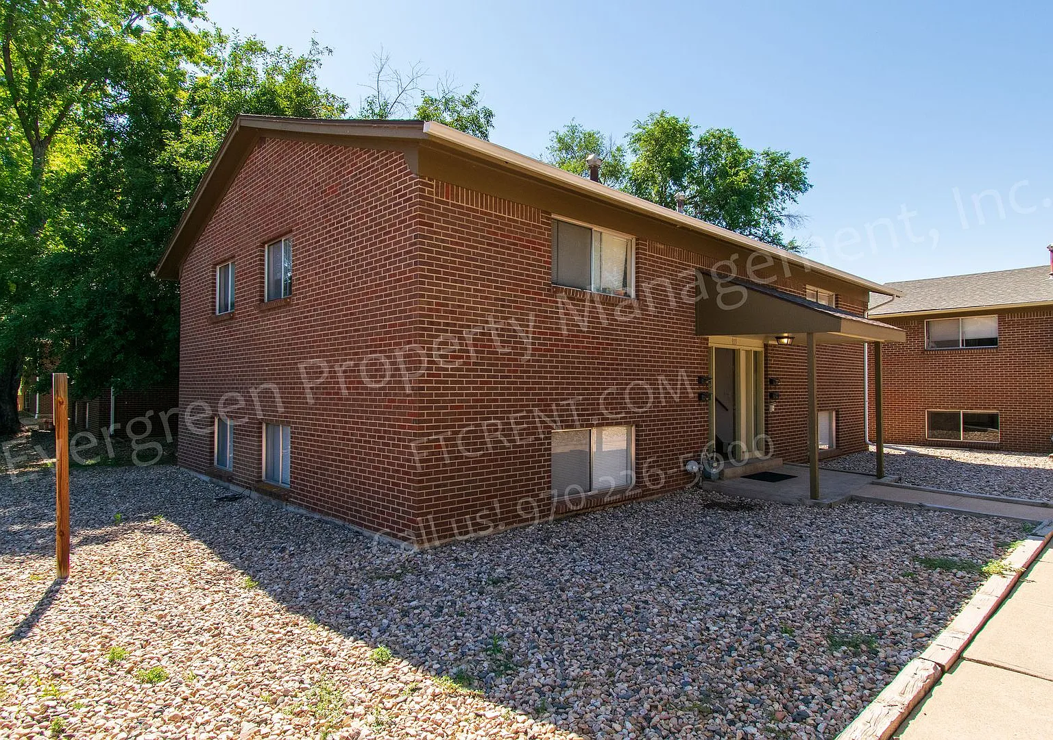 923 James Ct — Photo 1