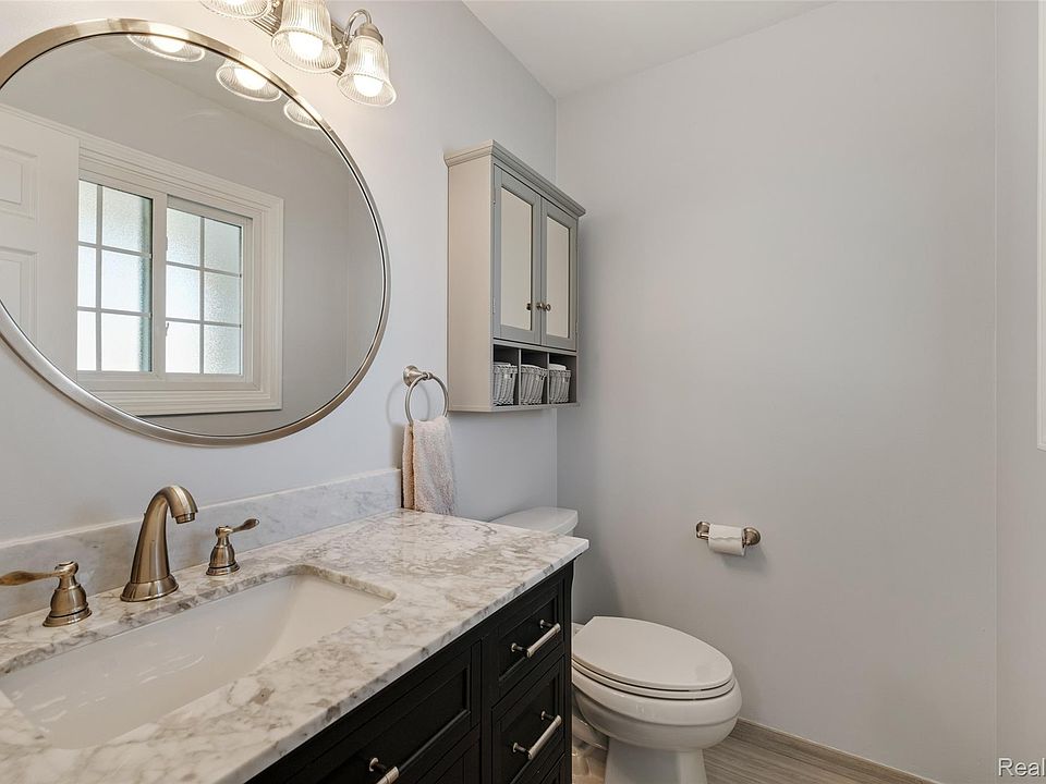 26668 Fairwood Dr, photo 9