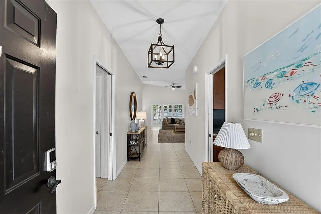 3 bed, 2.0 bath, 2015 sqft, $4,200 — Photo 4