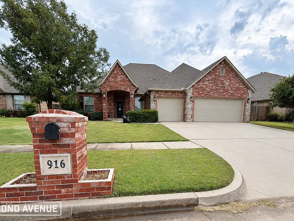 916 Ryan Rd