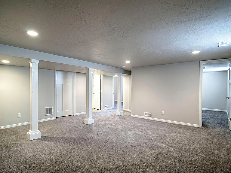 1549 E Westminster Ave — Photo 15