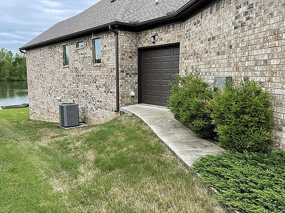3rd image of 17100 Edinburgh Dr