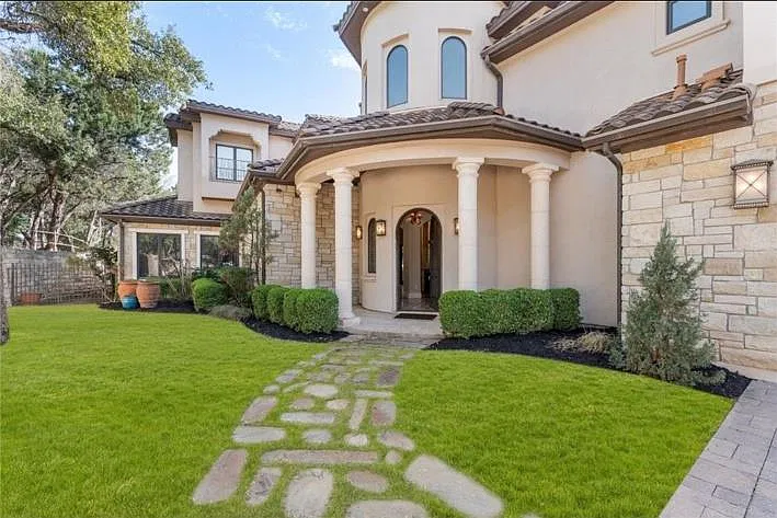 6 bed, 6.0 bath, 5734 sqft, $11,500 — Photo 1