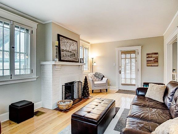 3rd image of 3628 Saybrook Ave