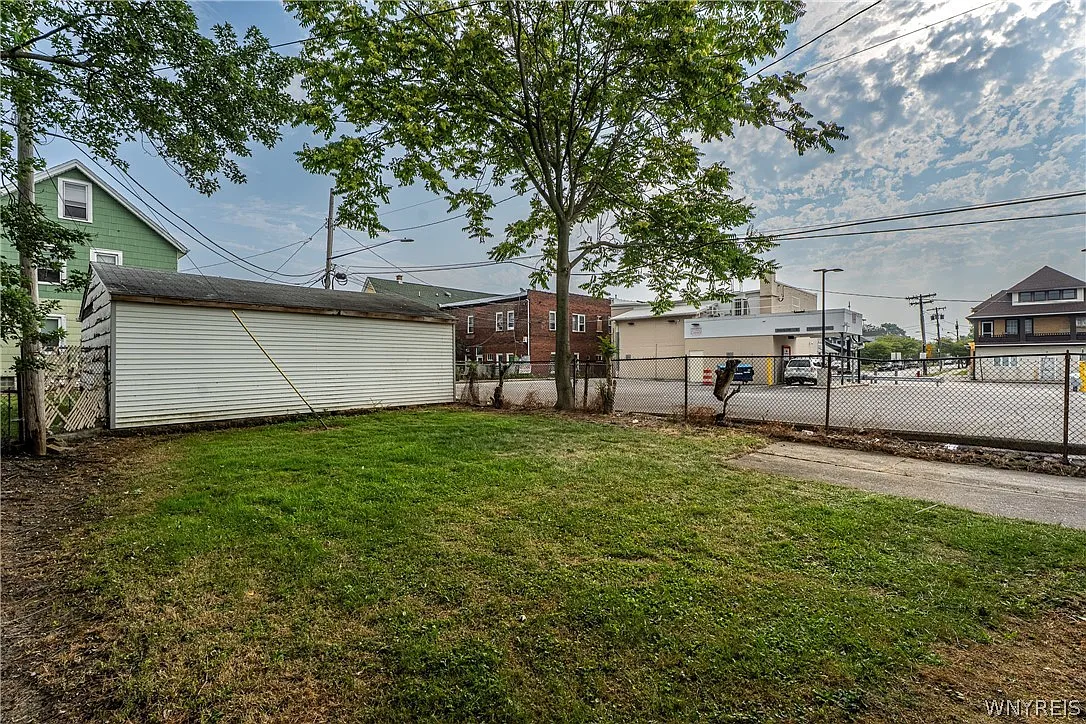 3 bed, 1.0 bath, 1272 sqft, $1,475 — Photo 4