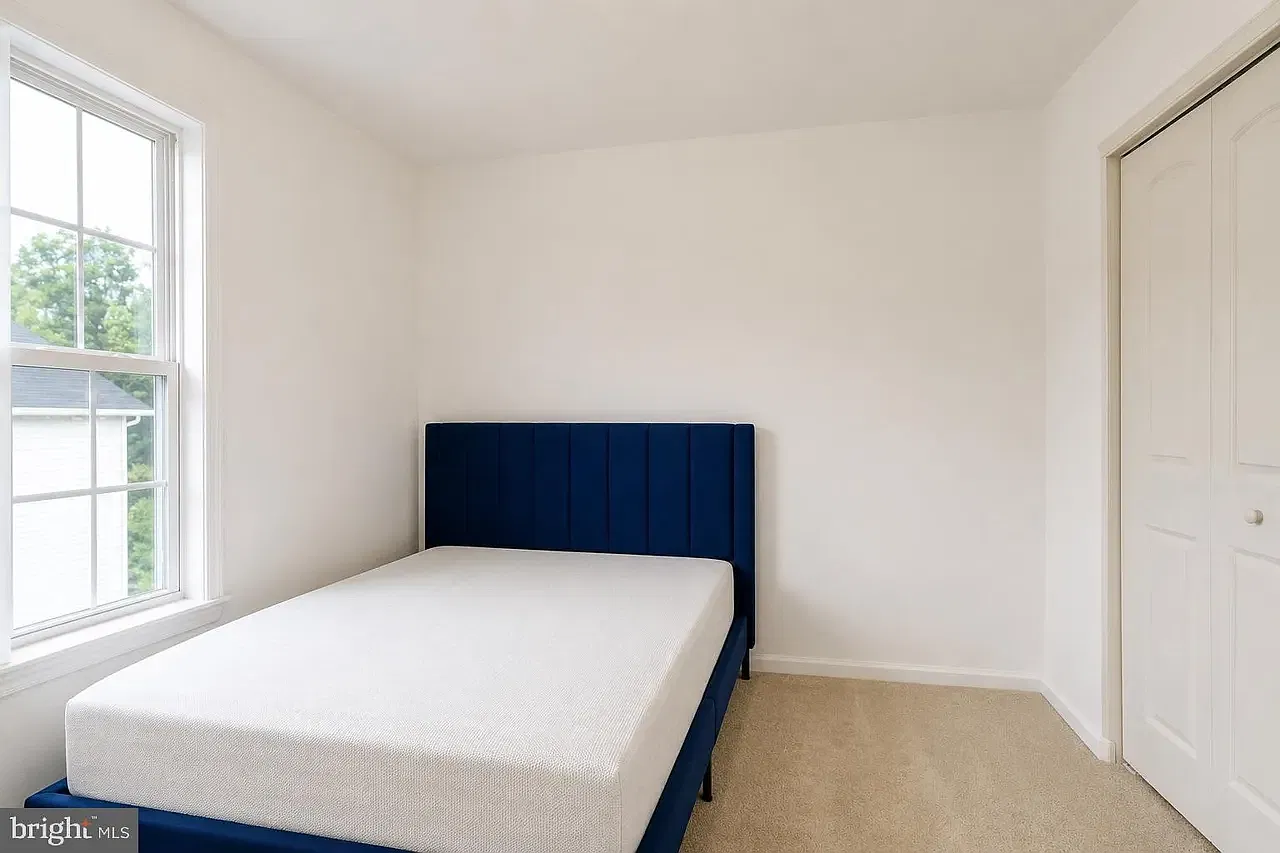 3 bed, 2178 sqft, $3,300 — Photo 4