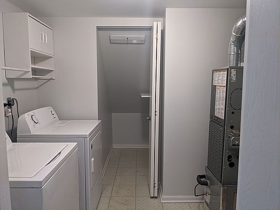 Full size laundry room