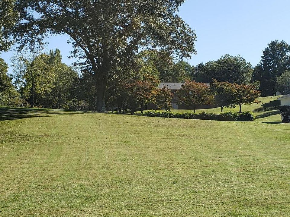 2nd image of 424 Coffee Ln