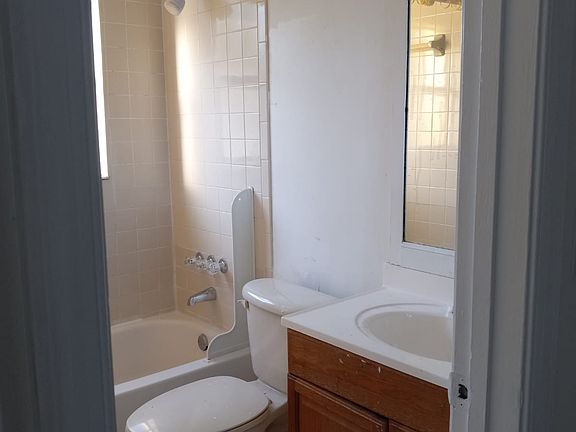 4th image of 10984 Royal Palm Blvd