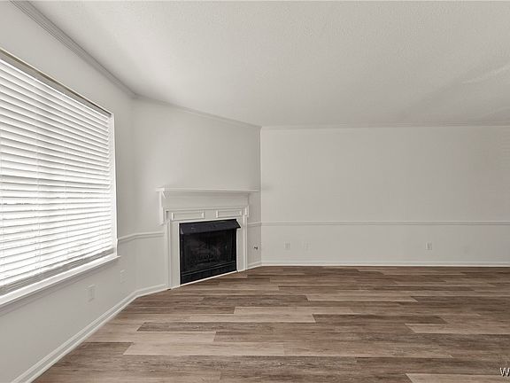 4th image of 1044 Fairfax Dr