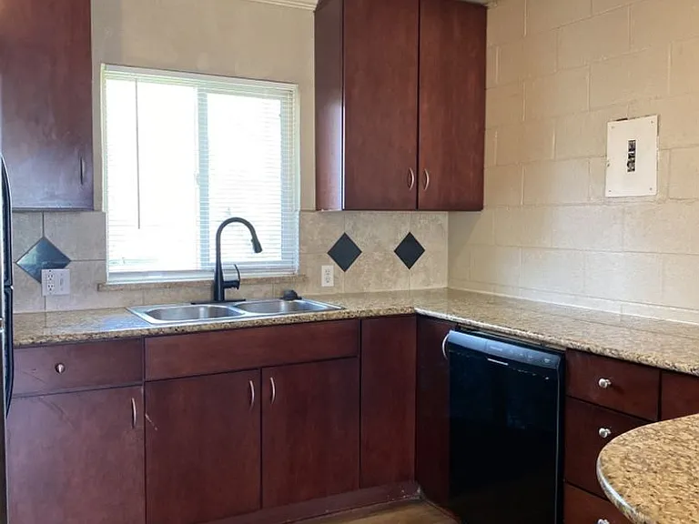 125 E Mrytle Flats — Photo 15