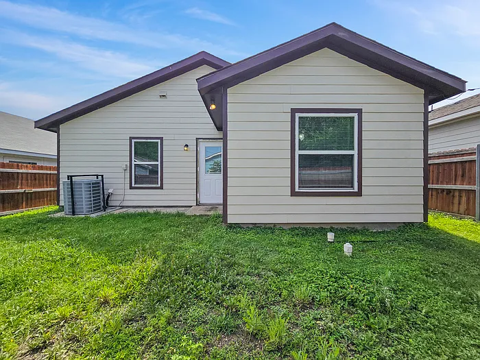 1332 Dreiss St — Photo 15