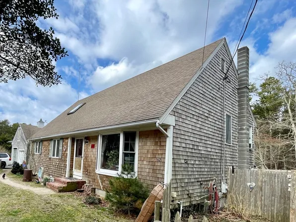 62 Chickadee Ln, West Yarmouth, MA 02673