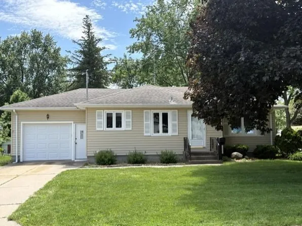 512 9th Ave SE, Waseca, MN 56093