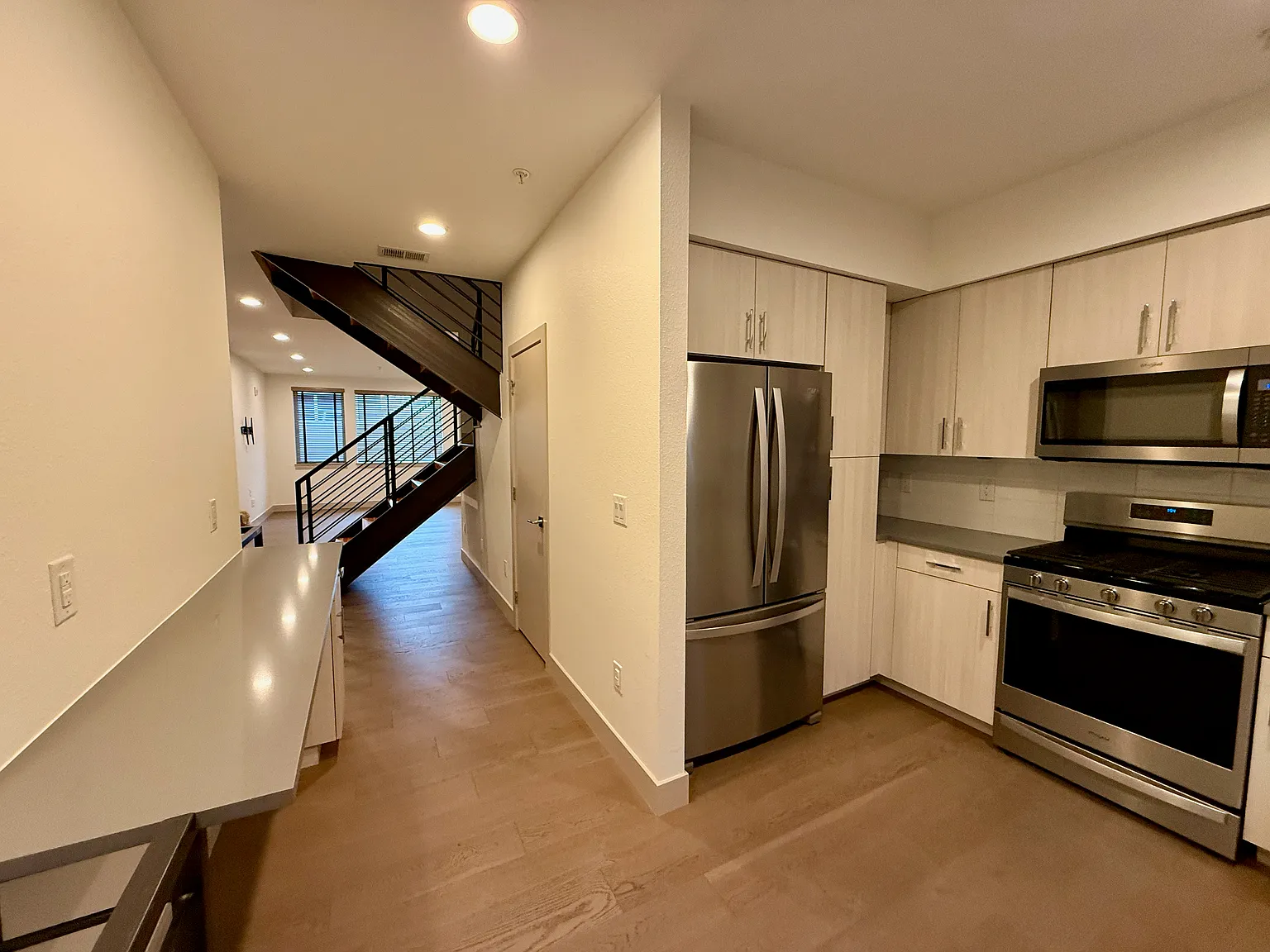 2 bed, 2.5 bath, 1492 sqft, $3,500 — Photo 4