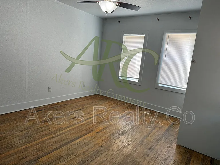 523 E Adams Ave — Photo 6
