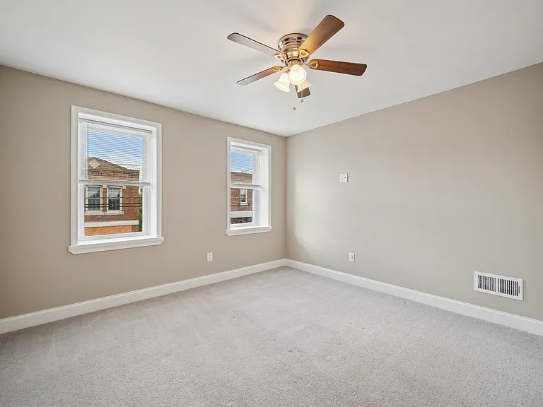 2354 Duncan St — Photo 11