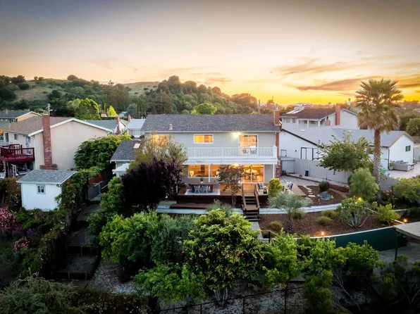 2086 Costa Ct, Pinole, CA 94564