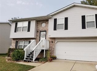 359 Sweetwater Ln, O Fallon, IL 62269