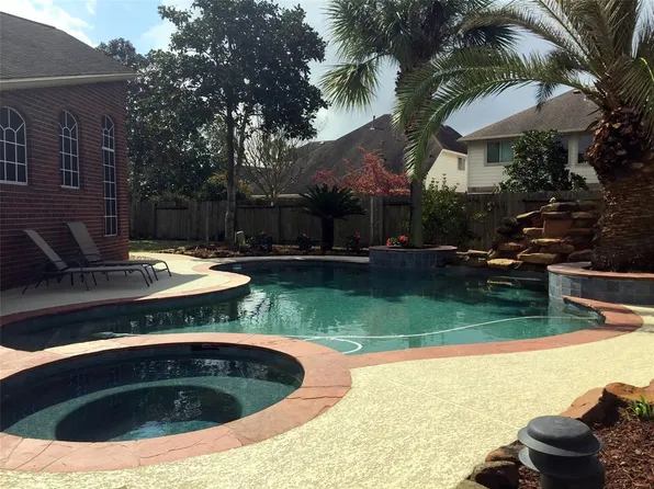 3318 E Cedar Hollow Dr, Pearland, TX 77584