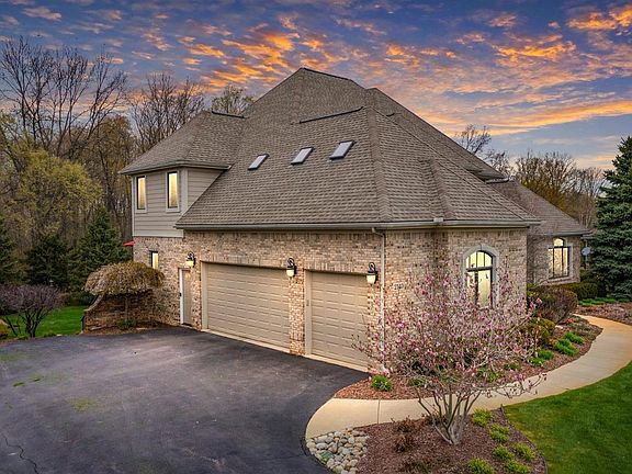 3rd image of 2110 Hollow Oak Dr
