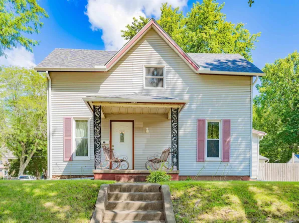 271 W Pine St, Canton, IL 61520