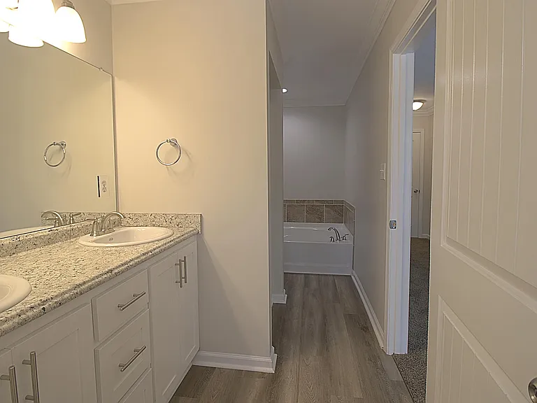38 Griffin Rd — Photo 15