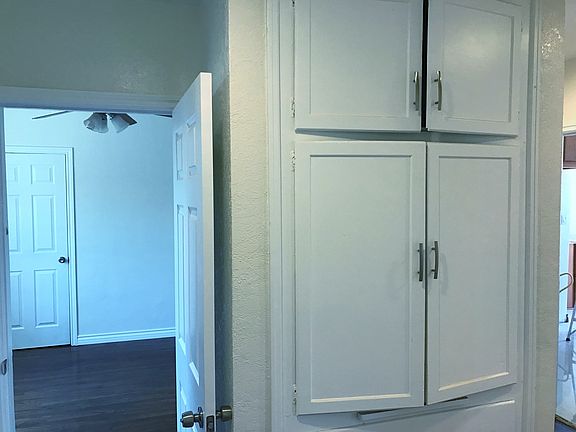 3rd image of 619 N Willow Ave