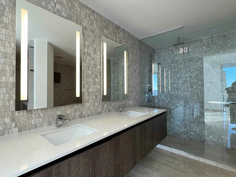 68 SE 6th St #8 — Photo 12