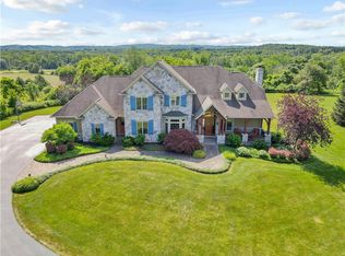 9 Wood Spring Hill Dr, Honeoye Falls, NY 14472